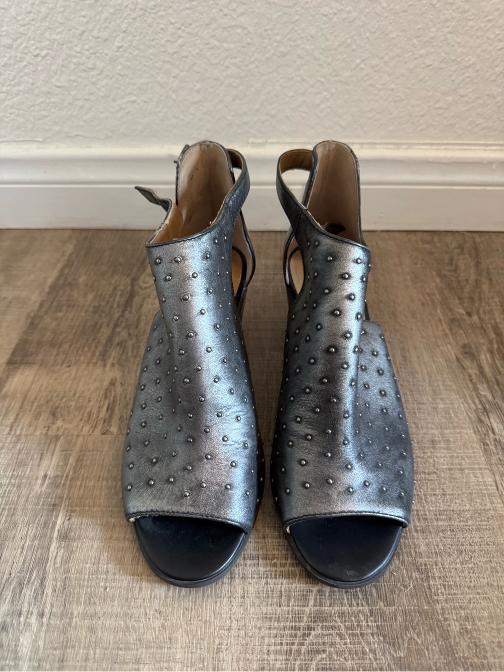 New Lucky brand Metallic Silver Studded Peep-Toe Women's Heels